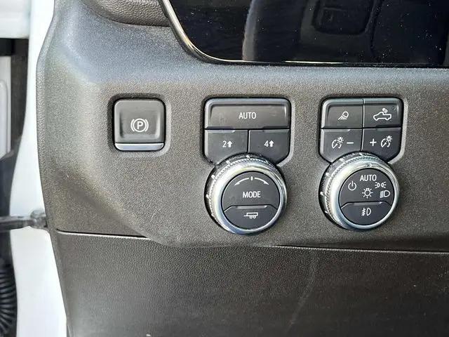 2025 GMC Sierra 1500 4WD Crew Cab Short Box SLT