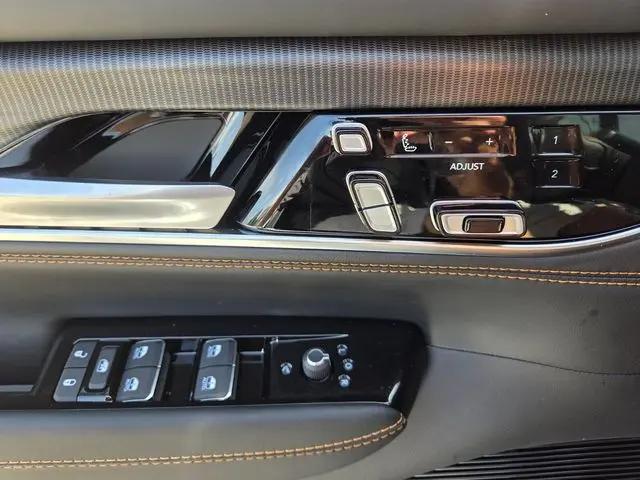 2026 Jeep Grand Wagoneer Summit Reserve 4x4