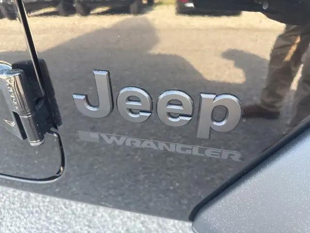 2025 Jeep Wrangler 4-Door Summit 4x4