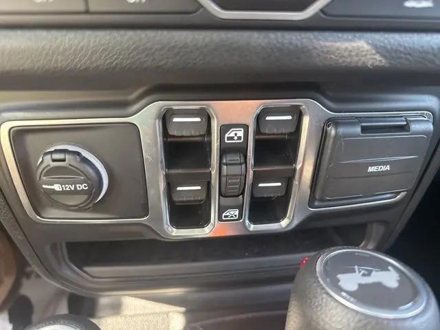 2025 Jeep Wrangler 4-Door Summit 4x4