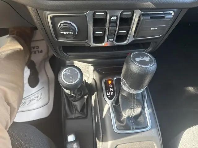 2025 Jeep Wrangler 4-Door Summit 4x4