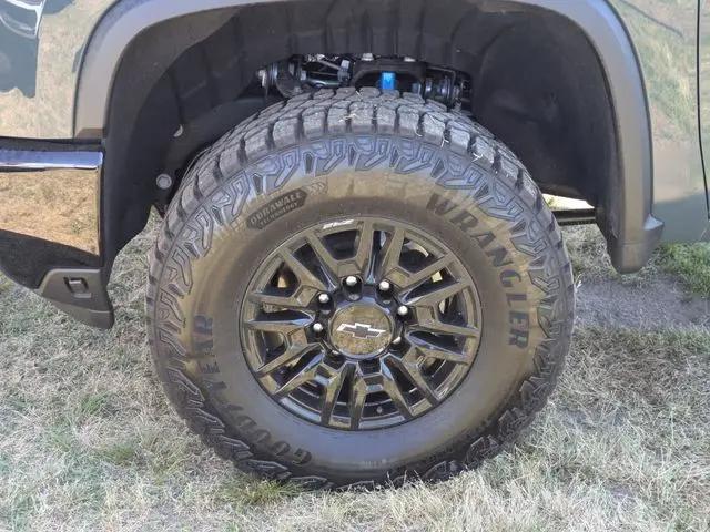2026 Chevrolet Silverado 2500HD Crew Cab, Standard Bed, XR2, 4WD