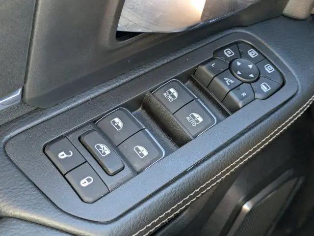 2026 Ram 3500 Laramie Crew Cab 4x4 8' Box
