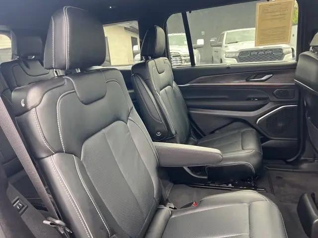 2025 Jeep Grand Cherokee L Overland 4x4