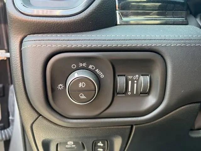 2025 Ram 1500 Limited Crew Cab 4x4 5'7" Box
