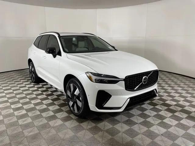 2024 Volvo XC60 Recharge T8 Plus Dark Theme