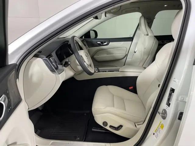 2024 Volvo XC60 Recharge T8 Plus Dark Theme
