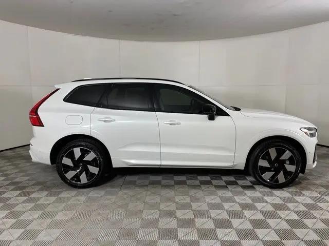 2024 Volvo XC60 Recharge T8 Plus Dark Theme