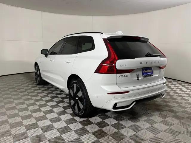 2024 Volvo XC60 Recharge T8 Plus Dark Theme