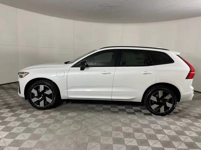 2024 Volvo XC60 Recharge T8 Plus Dark Theme