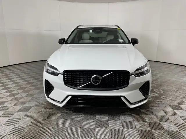 2024 Volvo XC60 Recharge T8 Plus Dark Theme