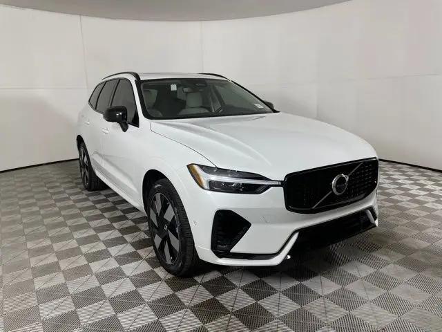 2024 Volvo XC60 Recharge T8 Plus Dark Theme