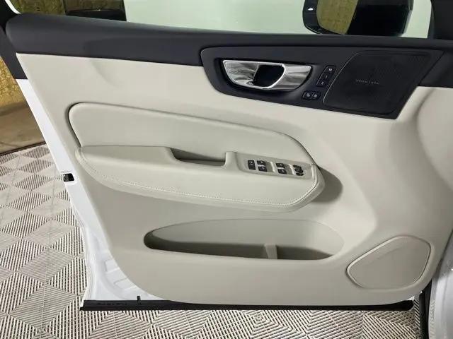 2024 Volvo XC60 Recharge T8 Plus Dark Theme