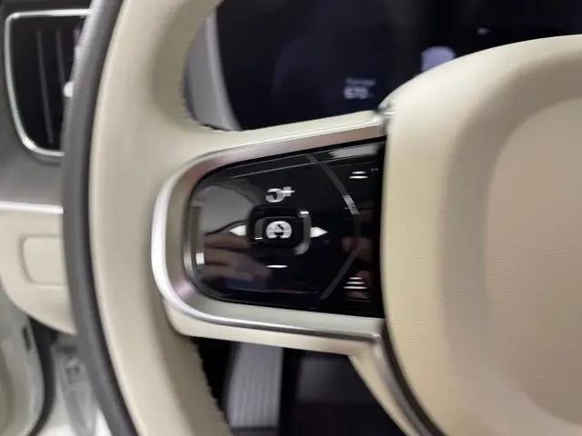2024 Volvo XC60 Recharge T8 Plus Dark Theme