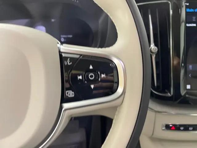 2024 Volvo XC60 Recharge T8 Plus Dark Theme