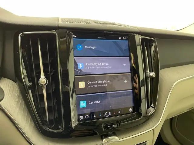 2024 Volvo XC60 Recharge T8 Plus Dark Theme
