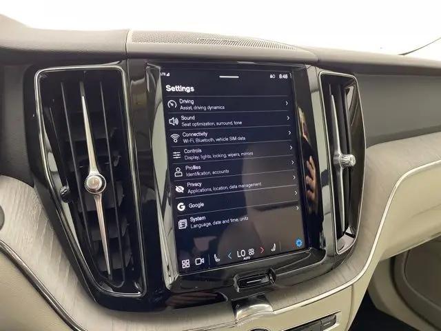2024 Volvo XC60 Recharge T8 Plus Dark Theme