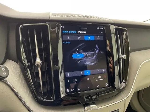 2024 Volvo XC60 Recharge T8 Plus Dark Theme