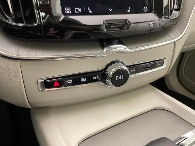 2024 Volvo XC60 Recharge T8 Plus Dark Theme