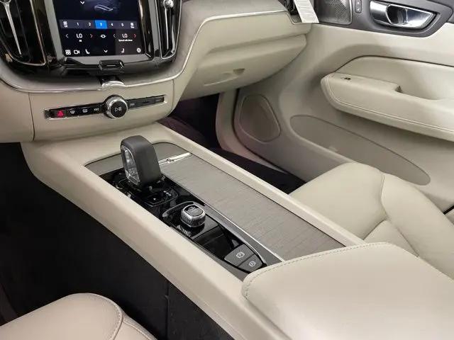 2024 Volvo XC60 Recharge T8 Plus Dark Theme