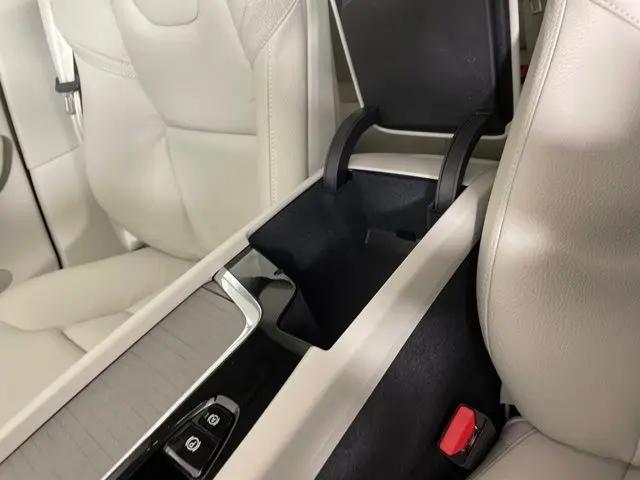 2024 Volvo XC60 Recharge T8 Plus Dark Theme