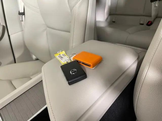2024 Volvo XC60 Recharge T8 Plus Dark Theme
