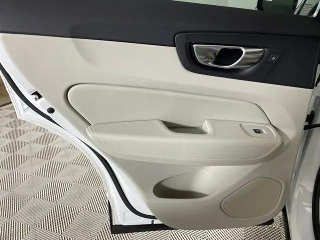 2024 Volvo XC60 Recharge T8 Plus Dark Theme