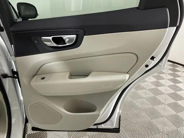 2024 Volvo XC60 Recharge T8 Plus Dark Theme