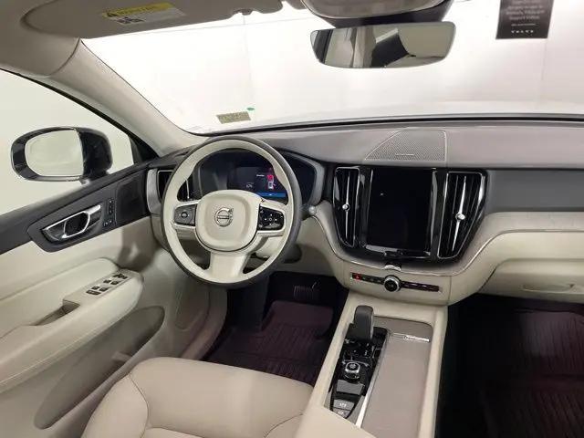 2024 Volvo XC60 Recharge T8 Plus Dark Theme
