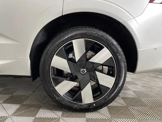 2024 Volvo XC60 Recharge T8 Plus Dark Theme