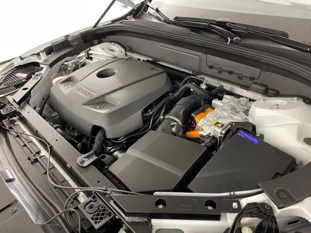 2024 Volvo XC60 Recharge T8 Plus Dark Theme