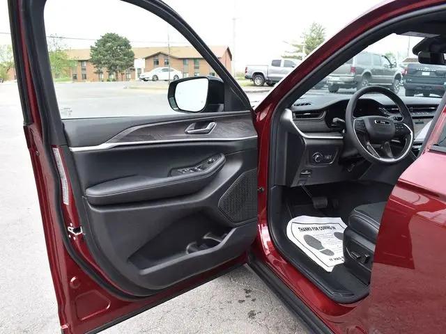 2026 Jeep Grand Cherokee L Altitude 4x4