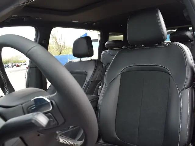 2026 Jeep Grand Cherokee L Altitude 4x4