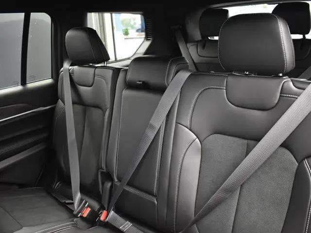 2026 Jeep Grand Cherokee L Altitude 4x4