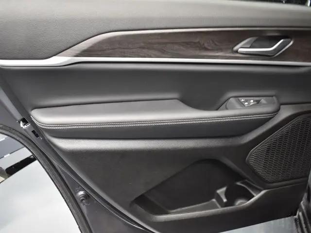 2026 Jeep Grand Cherokee L Altitude 4x4