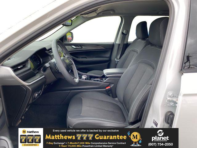 2023 Jeep Grand Cherokee Laredo 4x4