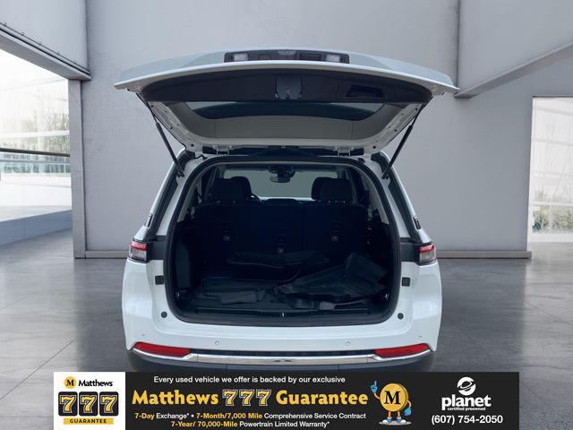 2023 Jeep Grand Cherokee Laredo 4x4