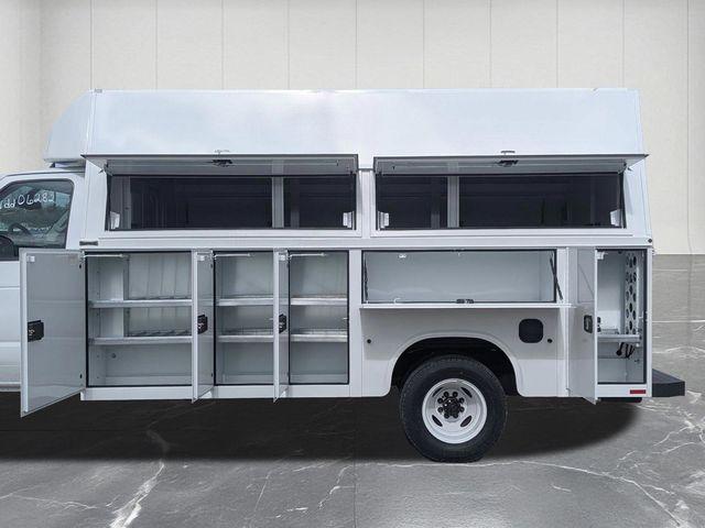 2027 Ford E-Series Cutaway Base