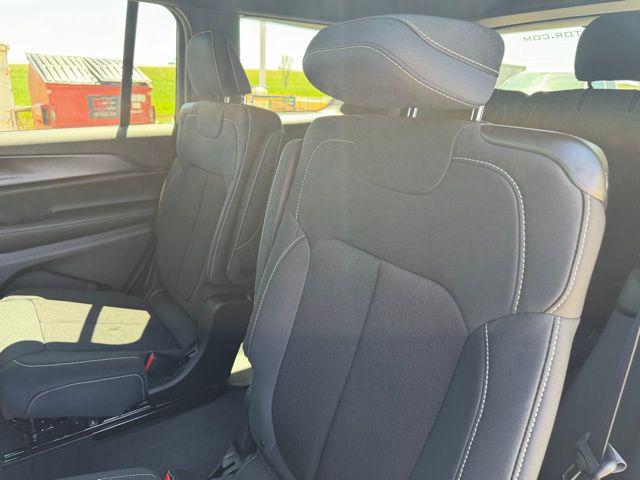 2026 Jeep Grand Cherokee L Altitude 4x4