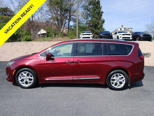 2017 Chrysler Pacifica Touring-L Plus 2017 Chrysler Pacifica Touring-L Plus