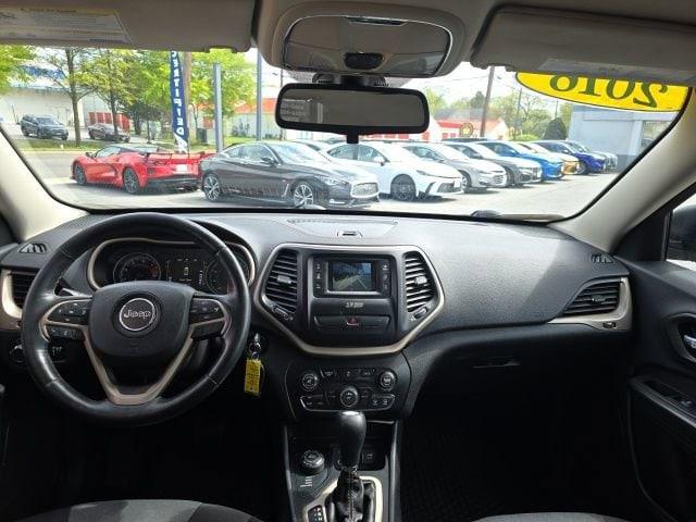 2016 Jeep Cherokee Sport