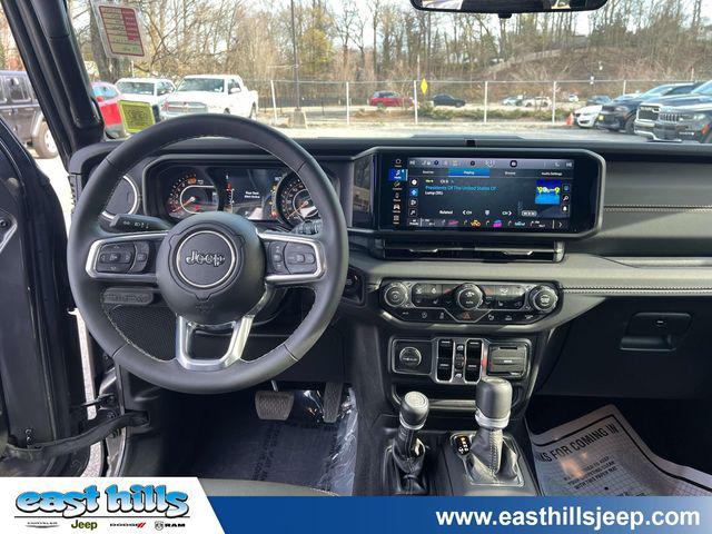2025 Jeep Wrangler 4-Door Sahara 4x4