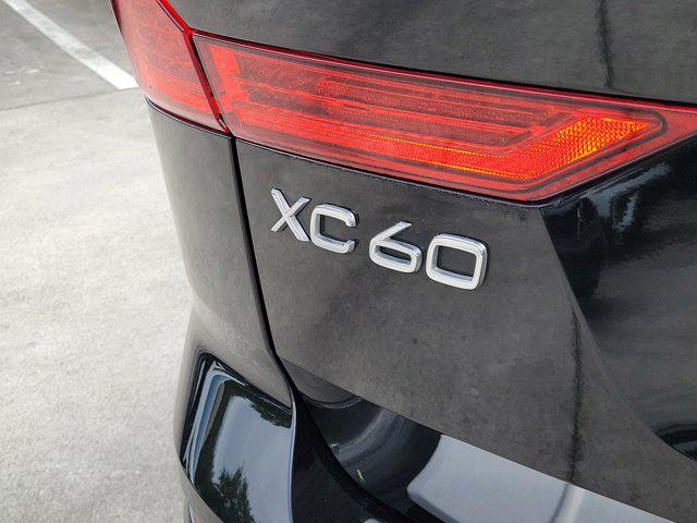 2023 Volvo XC60 B5 Ultimate Bright Theme