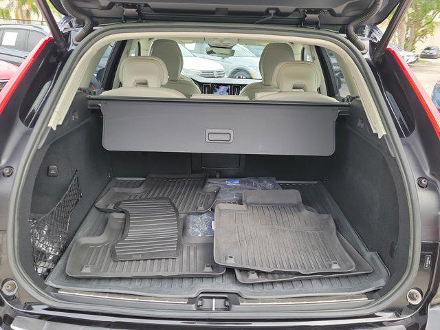 2023 Volvo XC60 B5 Ultimate Bright Theme