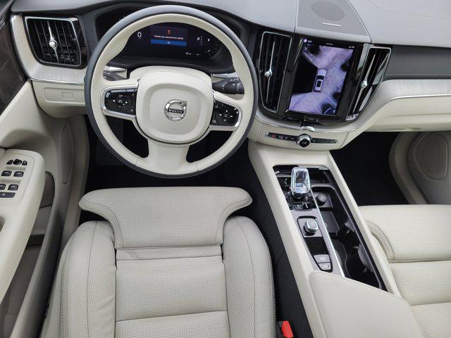 2023 Volvo XC60 B5 Ultimate Bright Theme