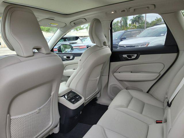 2023 Volvo XC60 B5 Ultimate Bright Theme