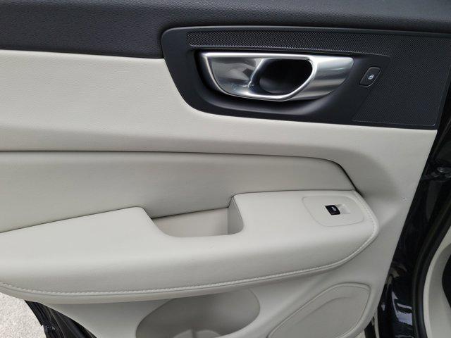 2023 Volvo XC60 B5 Ultimate Bright Theme