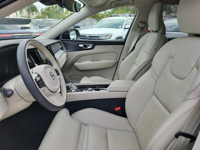 2023 Volvo XC60 B5 Ultimate Bright Theme