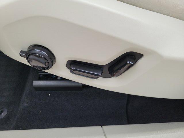 2023 Volvo XC60 B5 Ultimate Bright Theme