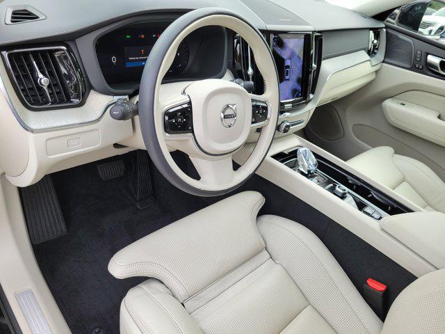 2023 Volvo XC60 B5 Ultimate Bright Theme